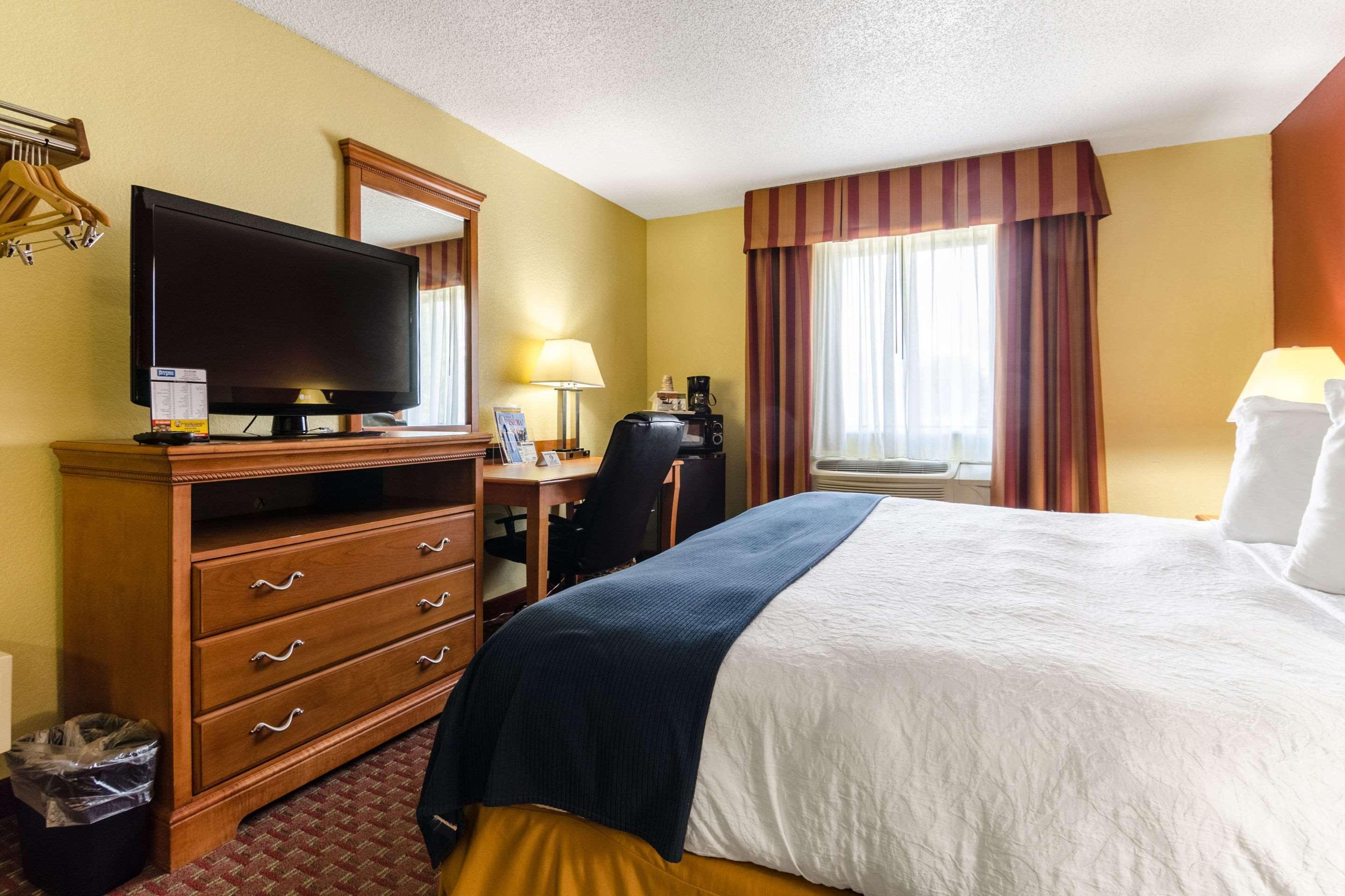Rodeway Inn & Suites Jacksonville Near Camp Lejeune Exterior foto