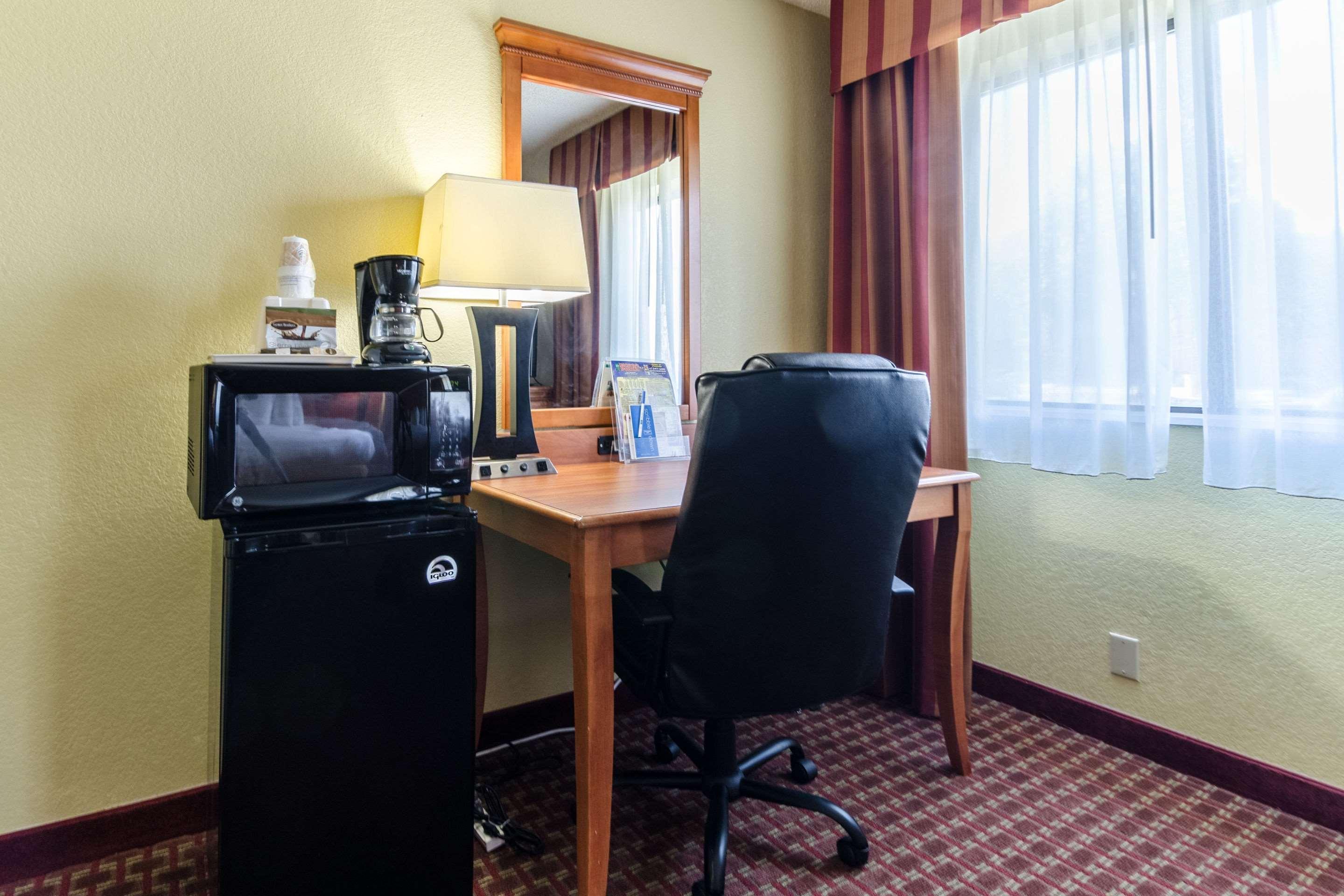 Rodeway Inn & Suites Jacksonville Near Camp Lejeune Exterior foto
