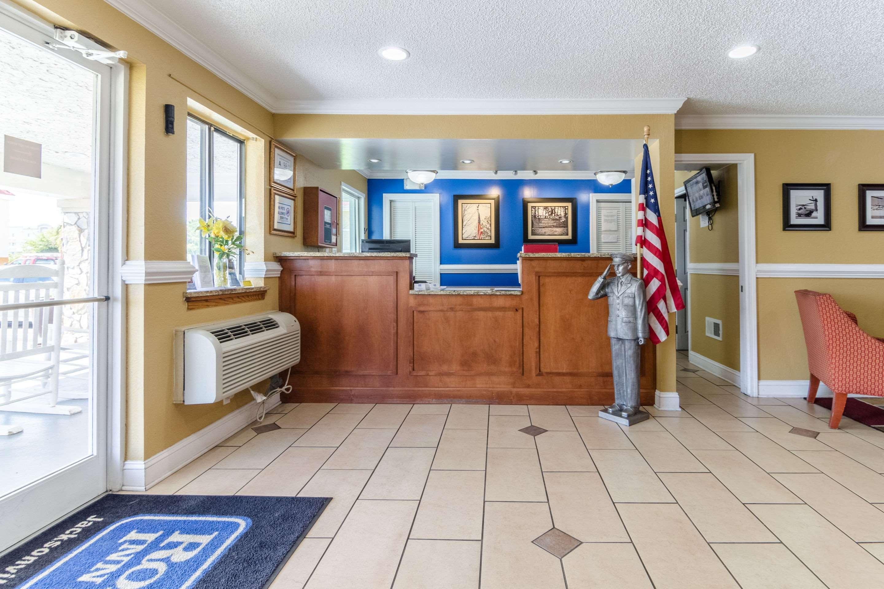 Rodeway Inn & Suites Jacksonville Near Camp Lejeune Exterior foto