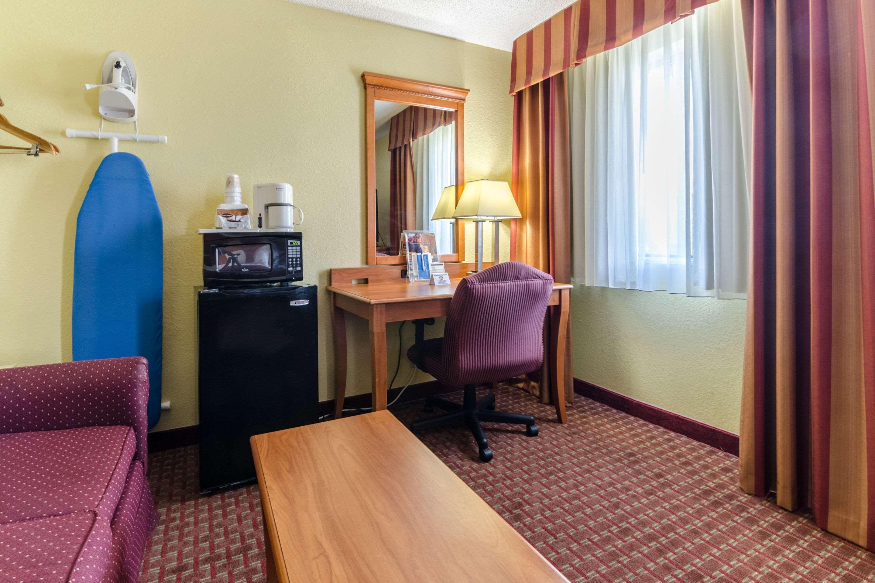 Rodeway Inn & Suites Jacksonville Near Camp Lejeune Exterior foto