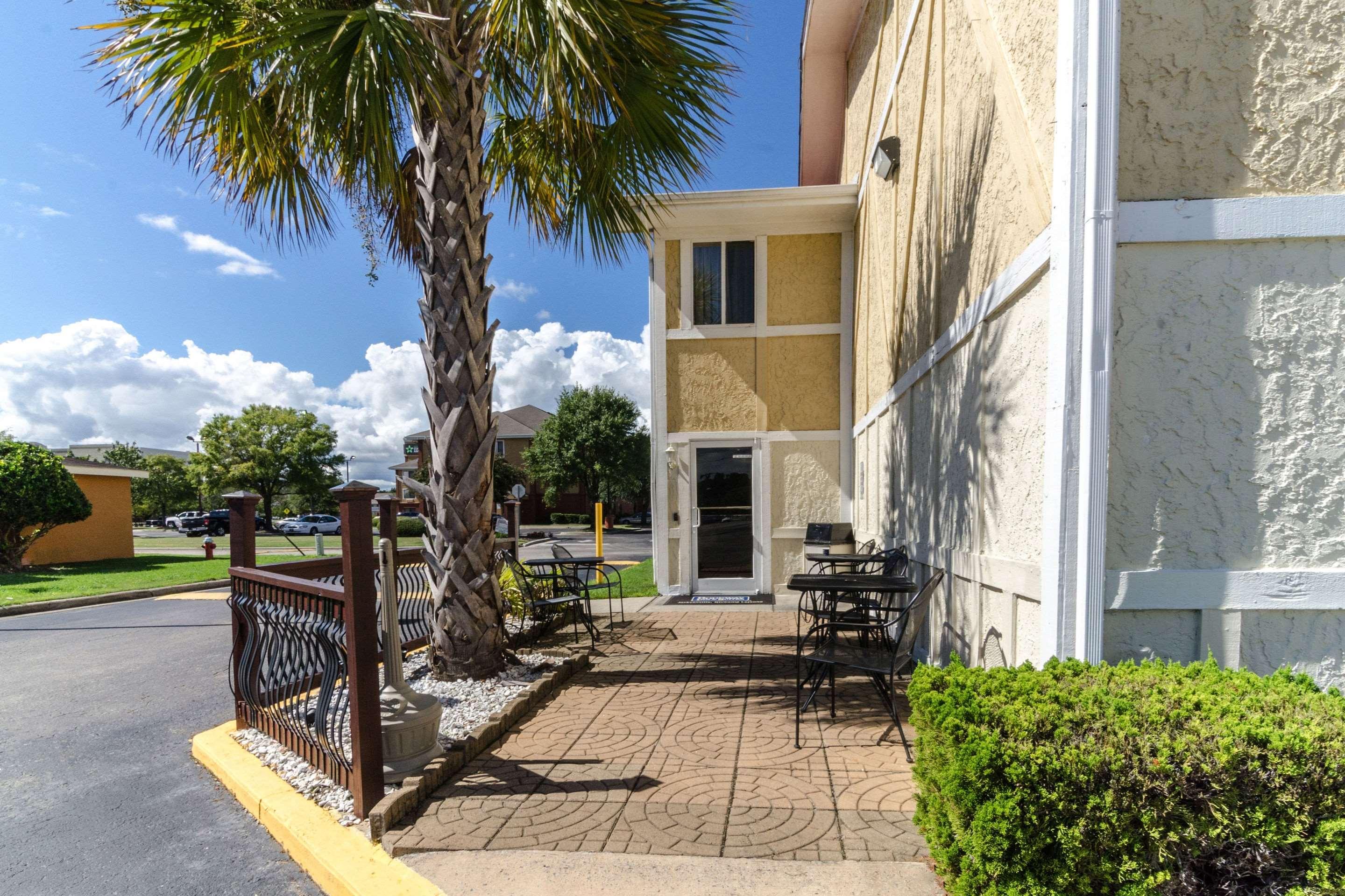 Rodeway Inn & Suites Jacksonville Near Camp Lejeune Exterior foto